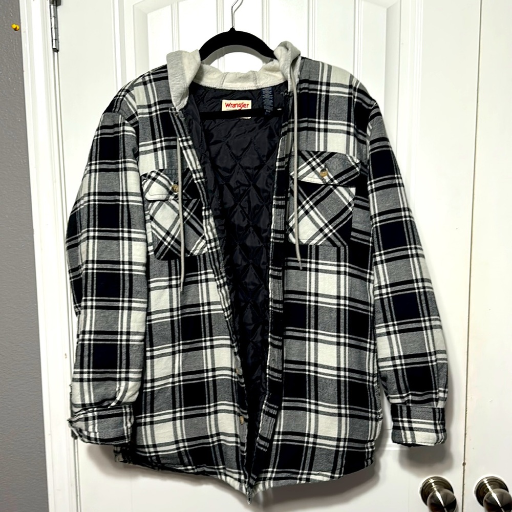 Black and White men’s medium flannel button up shirt with hood warm wrangler